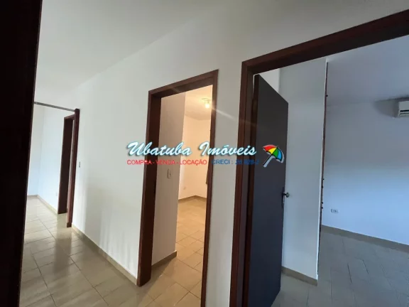 Imagem Sobrado com 03 dormitórios em excelente localização