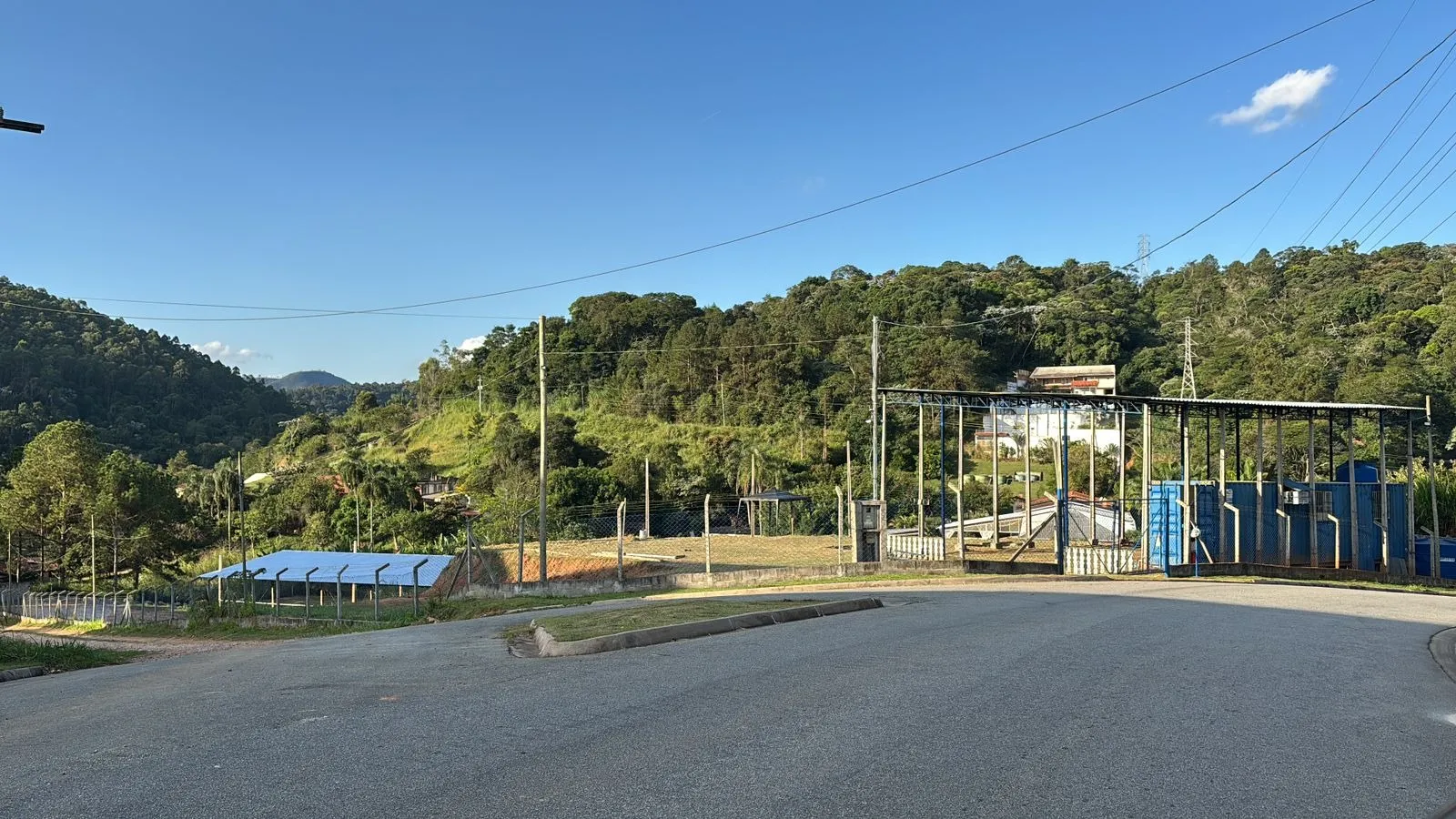 Imagem Área Empresarial e Industrial de Alto Potencial com Estacionamento para até 70 Vagas no Final de Obras