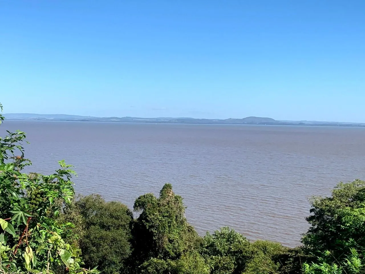 Imagem Terreno para Venda - 1.100m² Com Vista Para o Guaíba