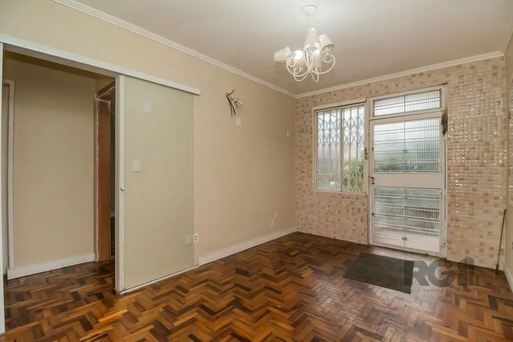Imagem Excelente casa de 389,53m² com 8 dormitórios e 3 vagas.