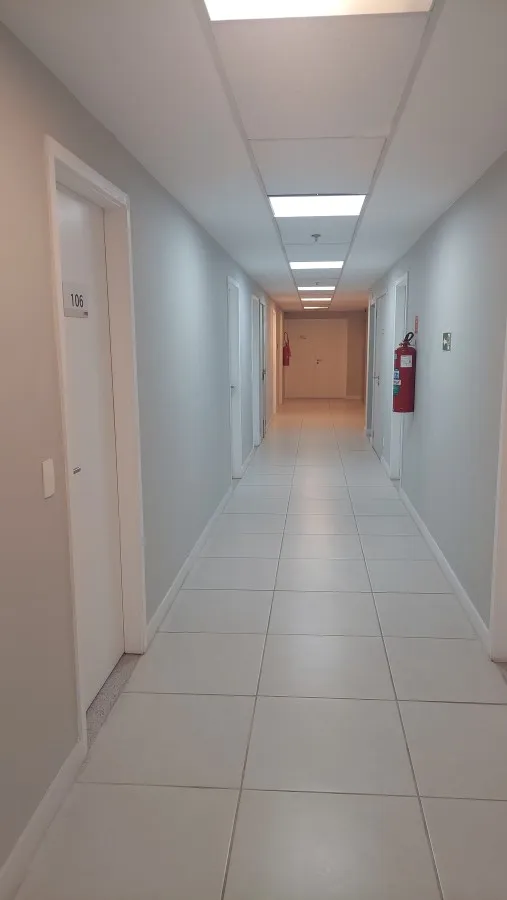Imagem Sala Comercial para Locação em Itaboraí, Três Pontes, 1 banheiro, 1 vaga