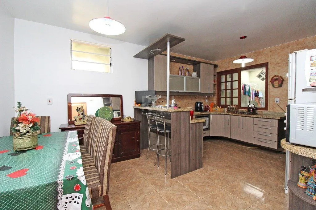 Imagem Casa para Venda - 280m², 4 dormitórios, sendo 1 suites, 4 vagas - Bom Jesus