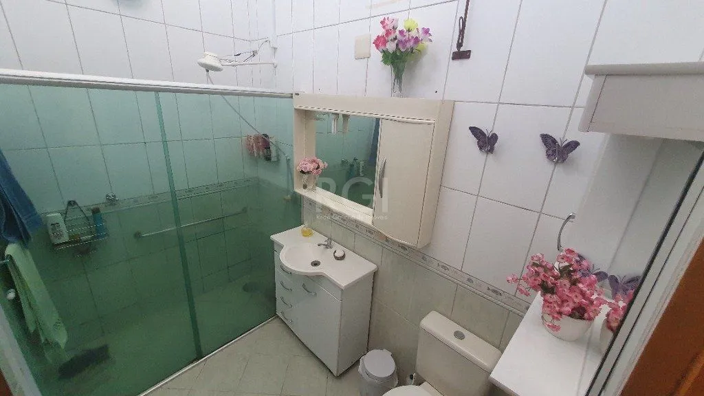 Imagem Casa para Venda - 290m², 4 dormitórios, sendo 2 suites, 2 vagas - Cascata