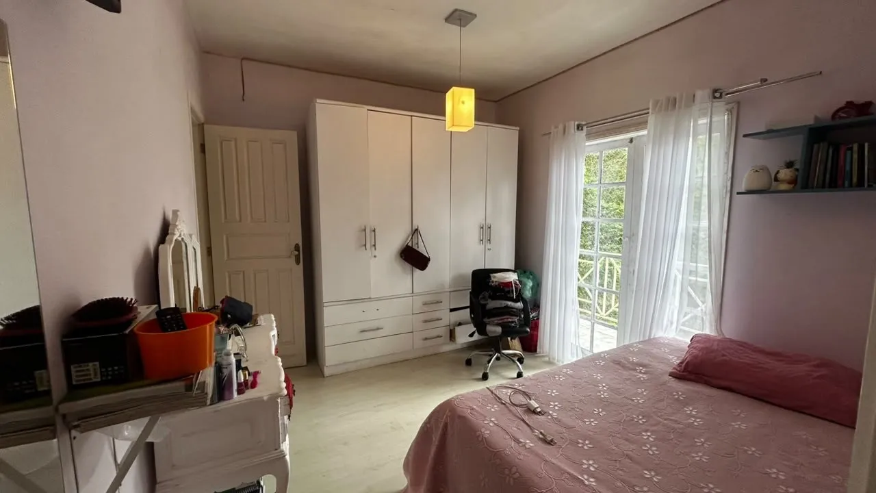 Imagem Casa em Condomínio para Venda em Petrópolis / RJ no bairro Itaipava