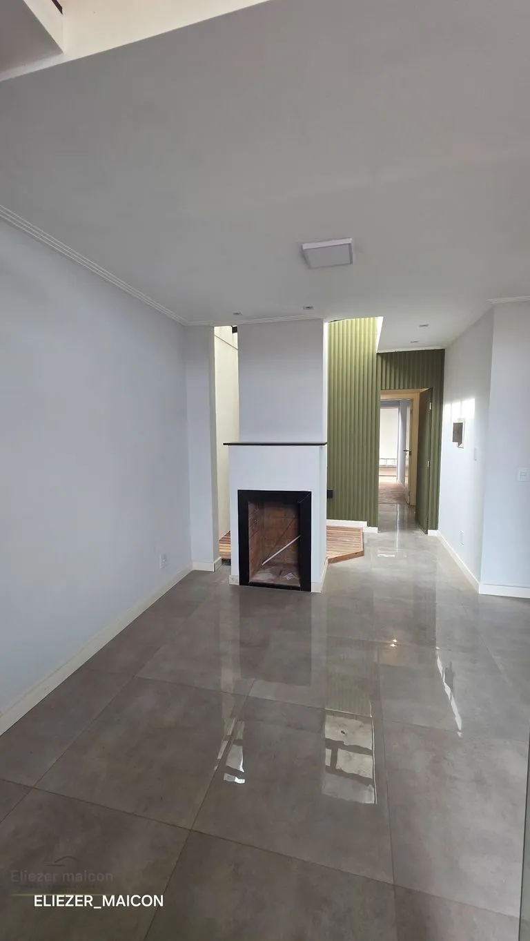 Imagem Casa a venda com pé direito duplo bairro São Bento em Poços de Caldas - MG