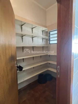 Imagem Casa à venda em Campinas, ideal para quem procura um imóvel amplo, com forte vocação tanto resid...
