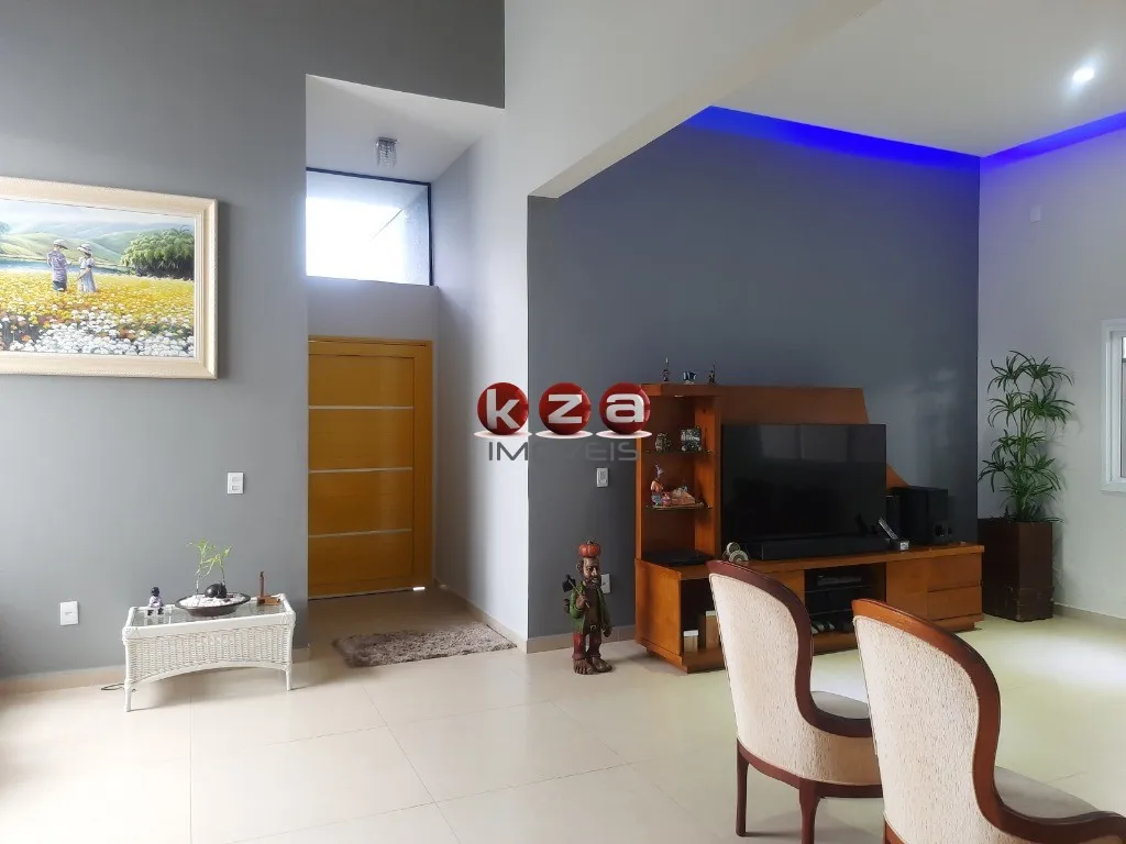 Imagem Casa de alto padrão à venda em condomínio exclusivo de Valinhos-SP, no Loteamento Residencial Santa Gertrudes: 3 quartos, 1 suíte, 2 salas, 3 banheiros, 2 vagas de garagem, 287,60 m².