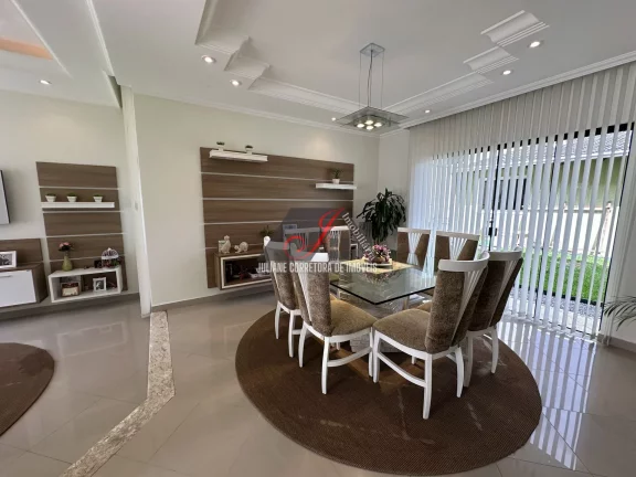 Imagem Casa Alto Padrão à venda, bairro Pinheirinho em Curitiba.
