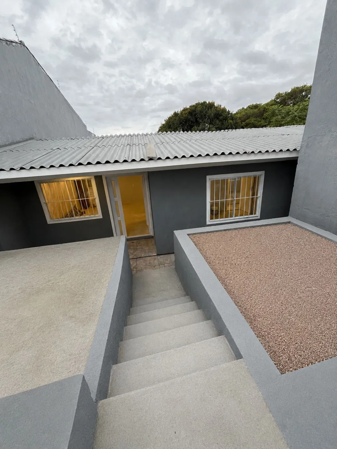 Imagem Casa totalmente reformada na Rua dos Açores em Viamão!