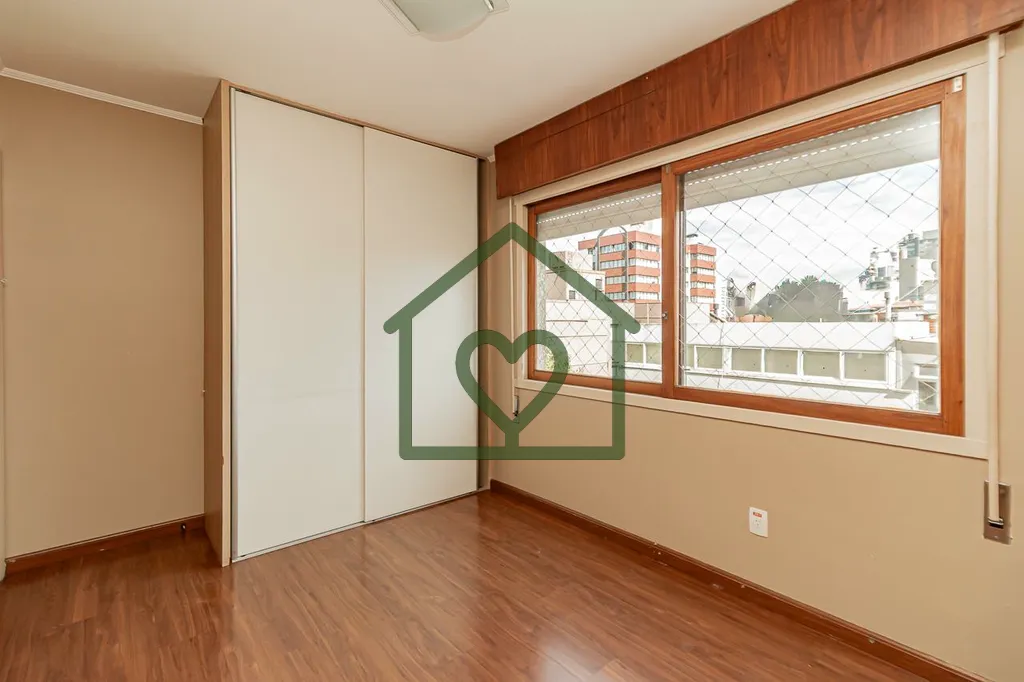 Imagem Na Av. Alegrete, n. 126, no bairro Petrópolis, Apartamento de 03 dormitórios, semi mobiliado com 0...
