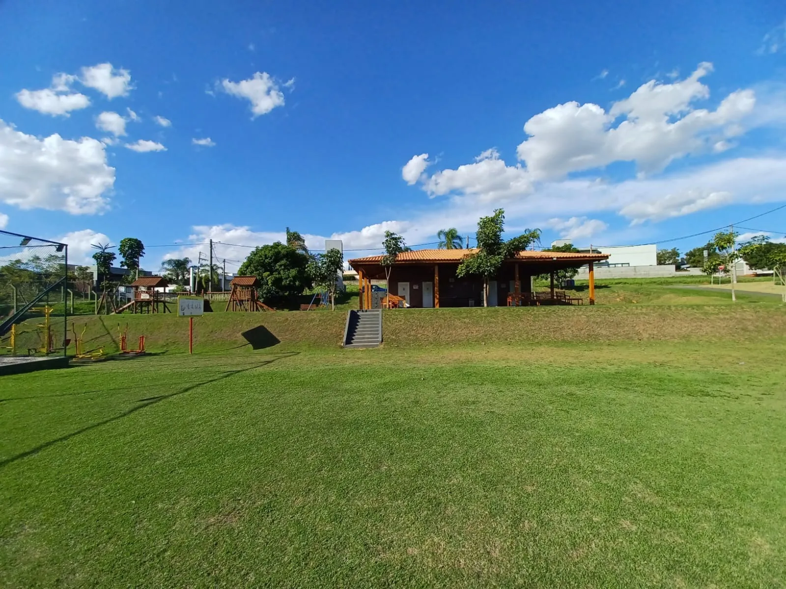Imagem Magnífica casa térrea no Residencial Solar do Bosque!