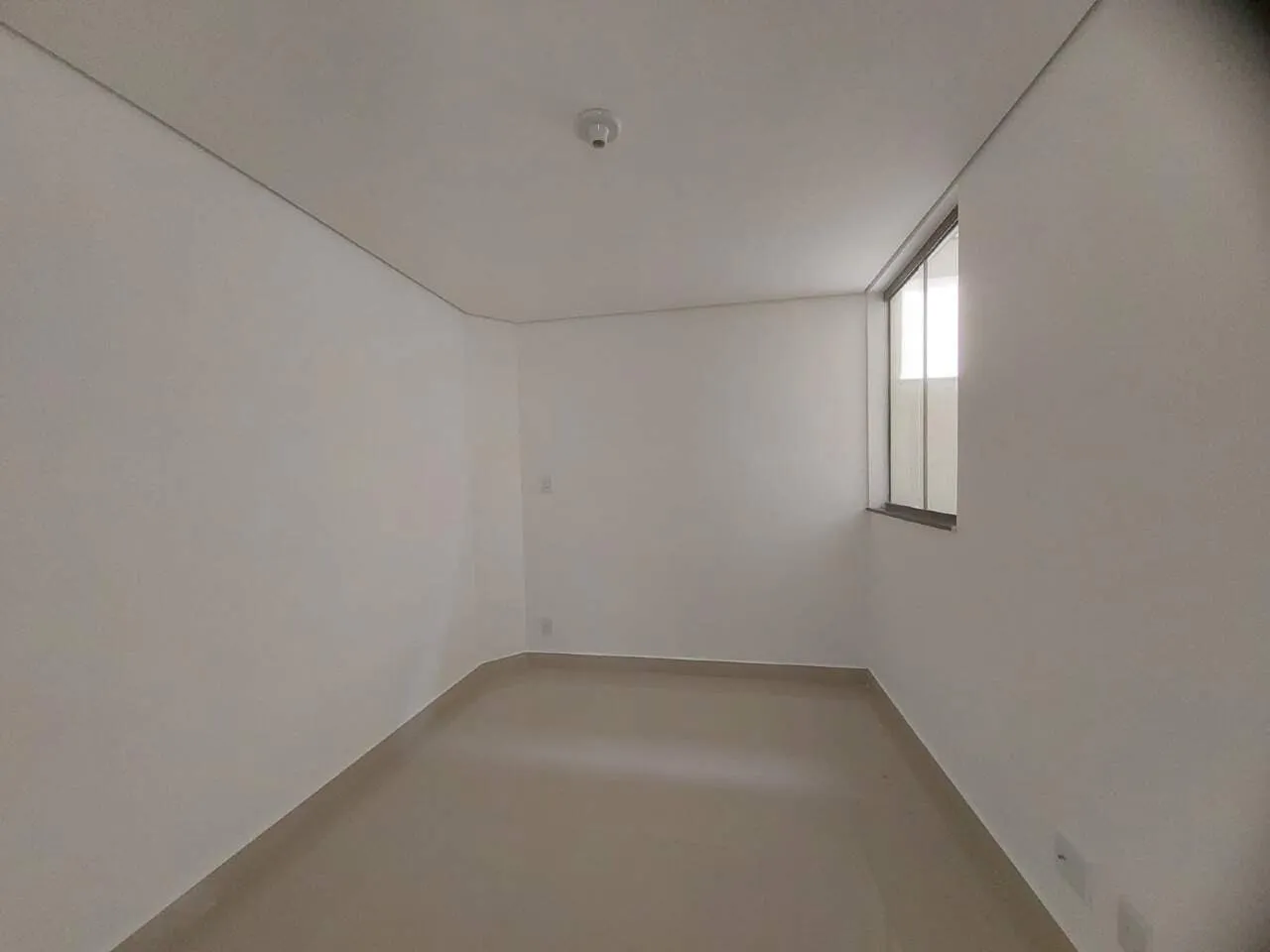 Imagem ELEVADOR+ VARANDA+VAGA COBERTA E DEMARCADA