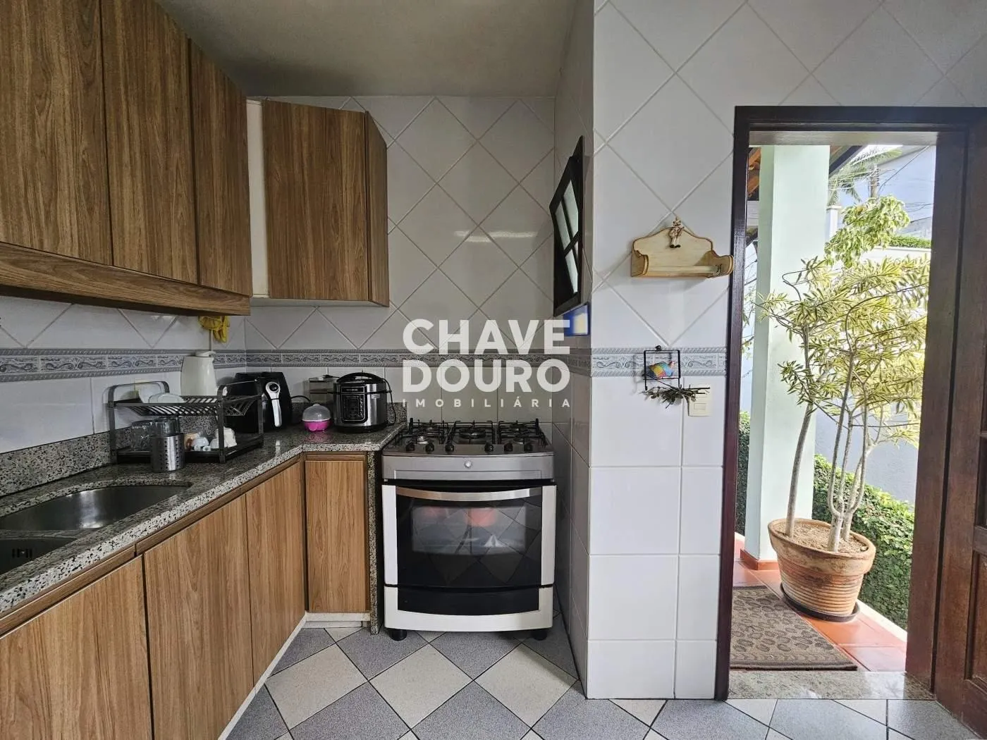 Imagem Linda casa no estilo colonial com lazer no centro da cidade!