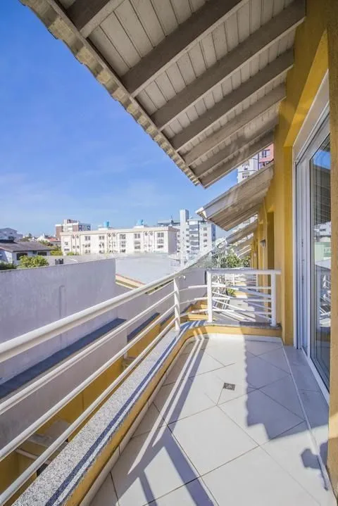 Imagem Casa em condomínio com pátio e suíte - Jardim São Pedro, POA