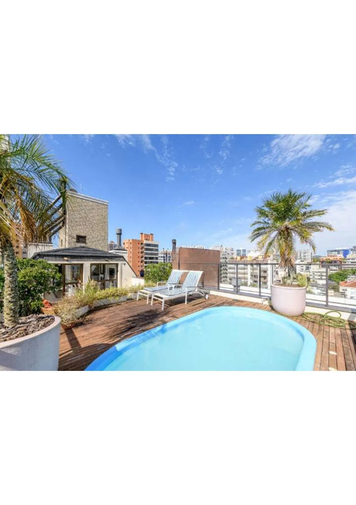 Imagem cobertura duplex ,Semi mobiliada, maravilhosa em rua calma , próximo ao Grêmio Náutico União.