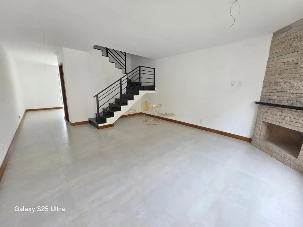 Imagem Casa em Condomínio para Venda em Teresópolis / RJ no bairro Alto