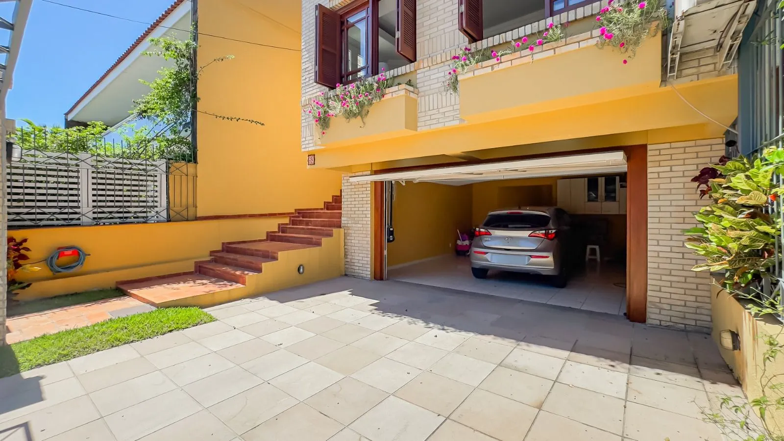 Imagem Casa à venda em Porto Alegre, Chácara das Pedras, com 3 quartos, 261m2
