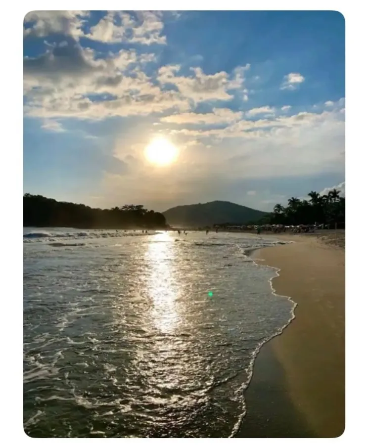 Foto do imóvel Casa na Praia para Venda em São Sebastião, Camburiznho, 3 dormitórios, 3 suítes, 4 banheiros, 3 vagas