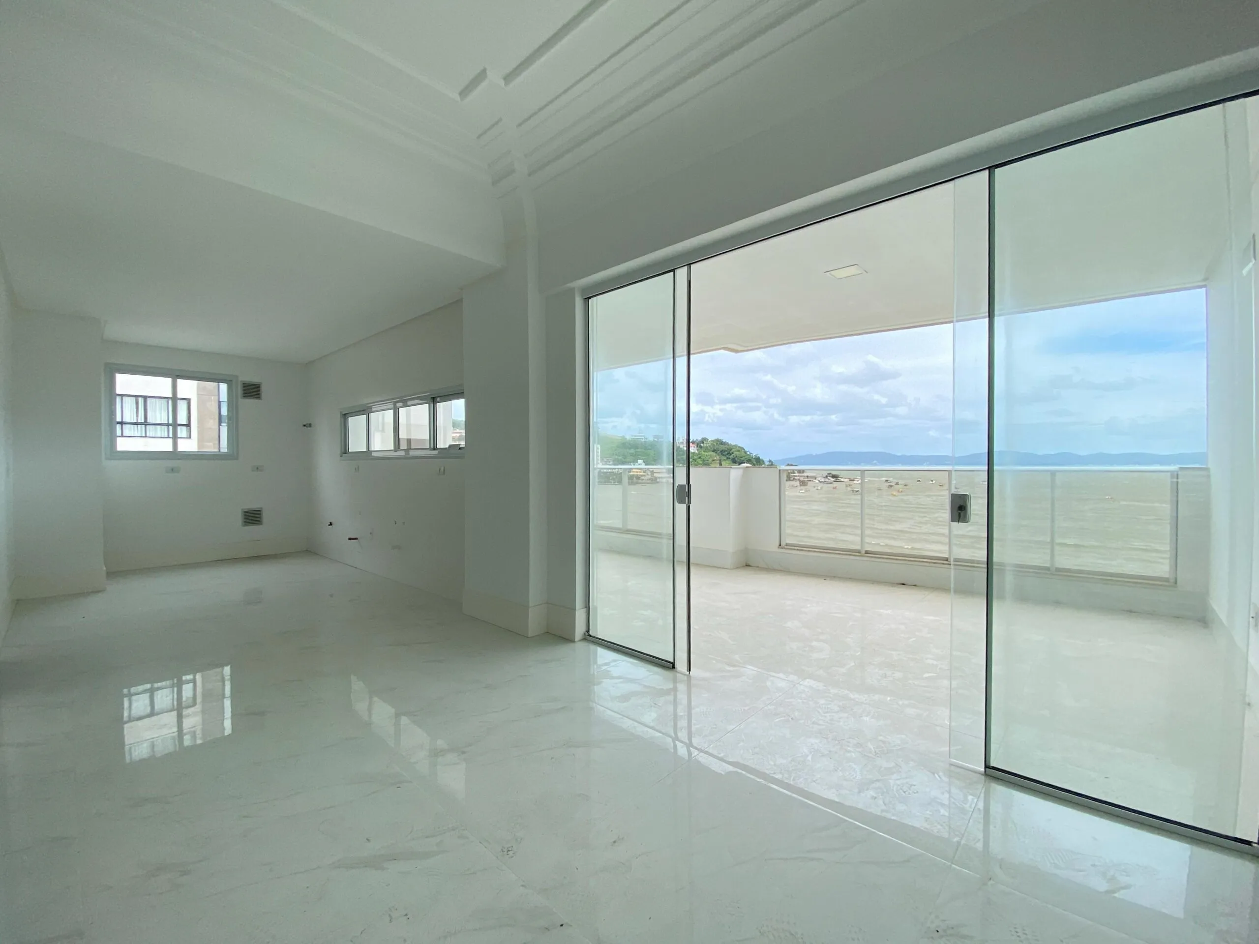 Imagem Apartamento com vista para o mar à venda com 200m2 por R$ 6.500.000,00
