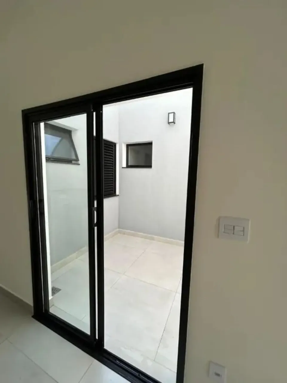 Imagem Casa de alto padrão no Condomínio Residencial Jardim em Sorocaba: 3 quartos, 1 suíte, 2 salas, 2 banheiros, 2 vagas de garagem, 118,23m².