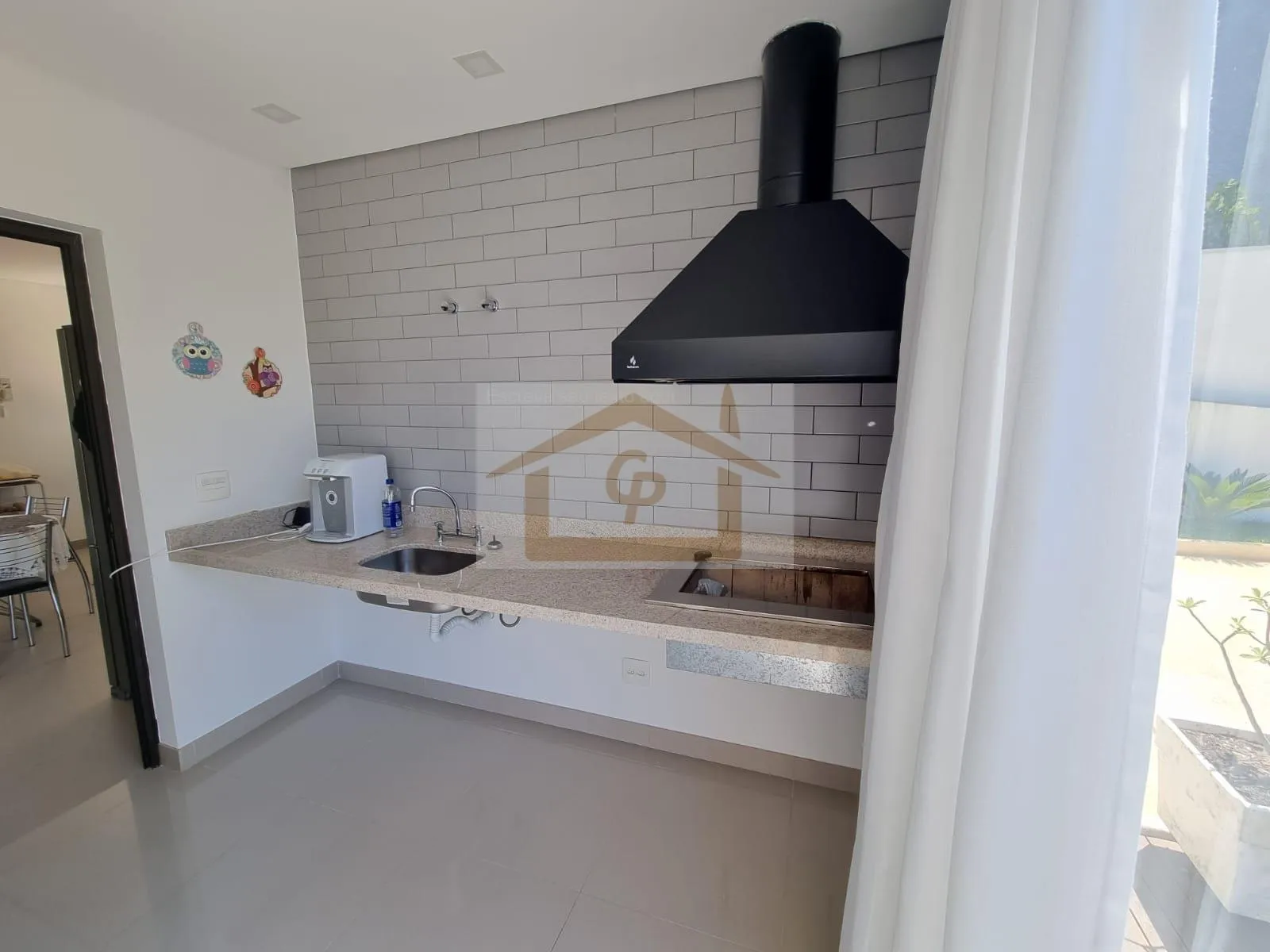 Imagem Casa com 4 quartos sendo 3 suítes, 6 vagas, Segurança e Conforto!!!