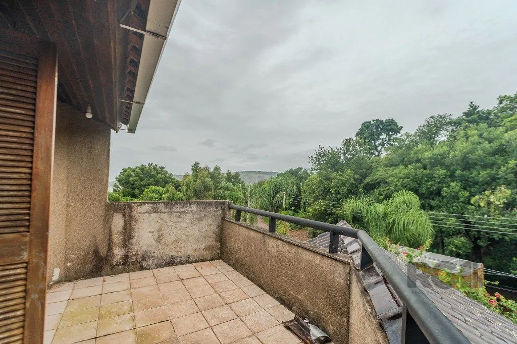 Imagem Casa 400m² - 5 dormitórios, 4 vagas no bairro Vila Jardim