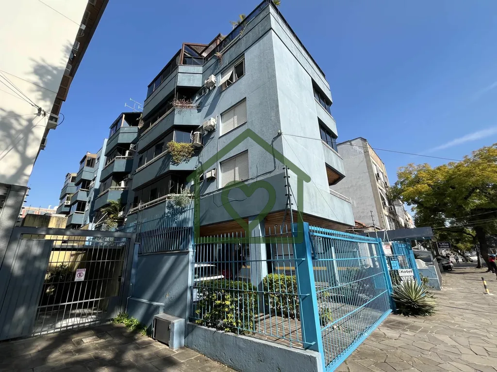 Apartamento de um quarto (dormitório), sacada e uma vaga de garagem no bairro Santana em Porto Aleg...
