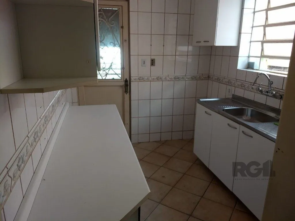 Imagem Casa de 168m² - 3 dormitórios, 3 vagas no bairro Nonoai