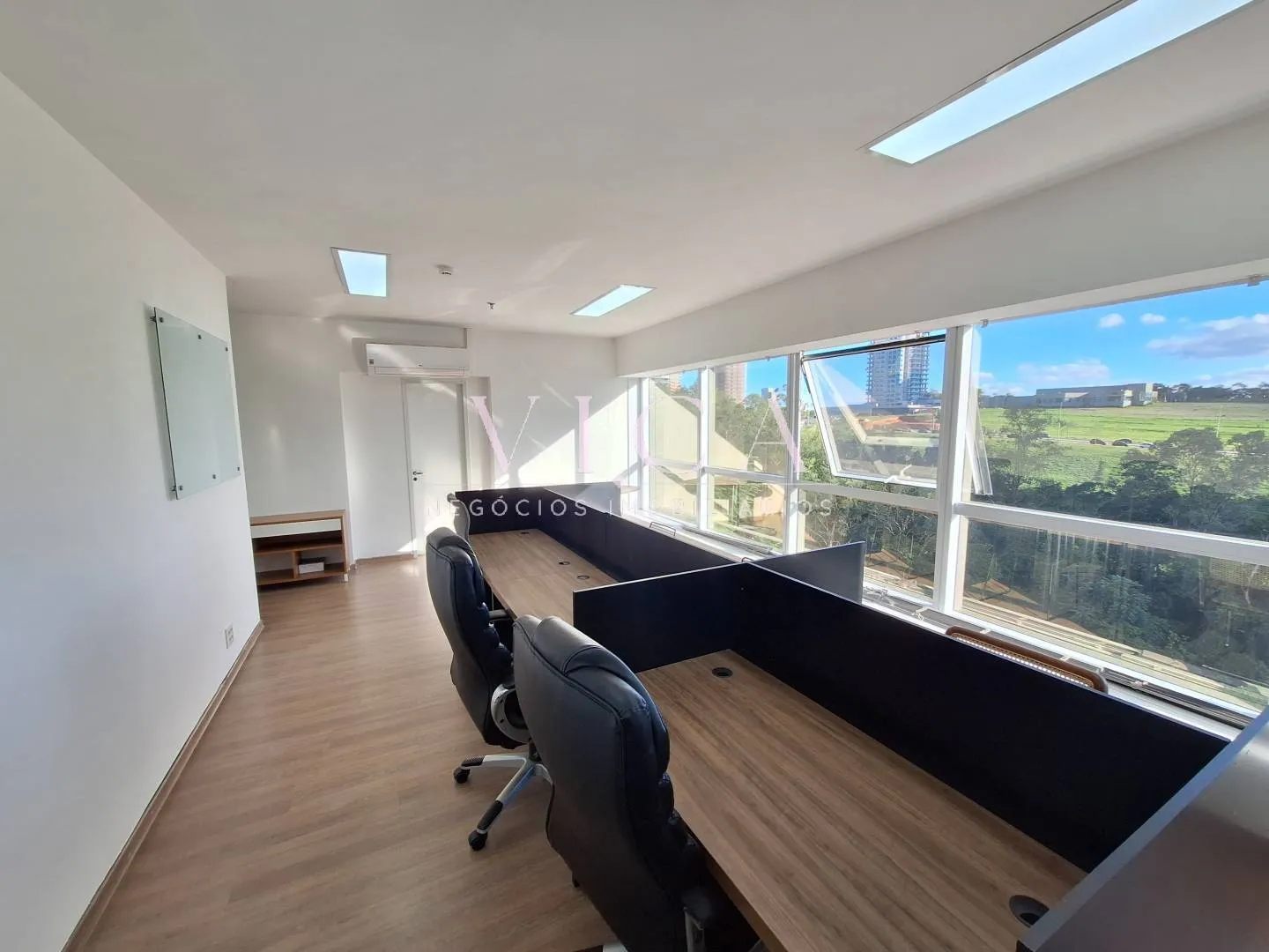Foto do imóvel Sala mobiliada 42m² para aluguel por R$ 3.000,00/mês - Alphaville/SP
