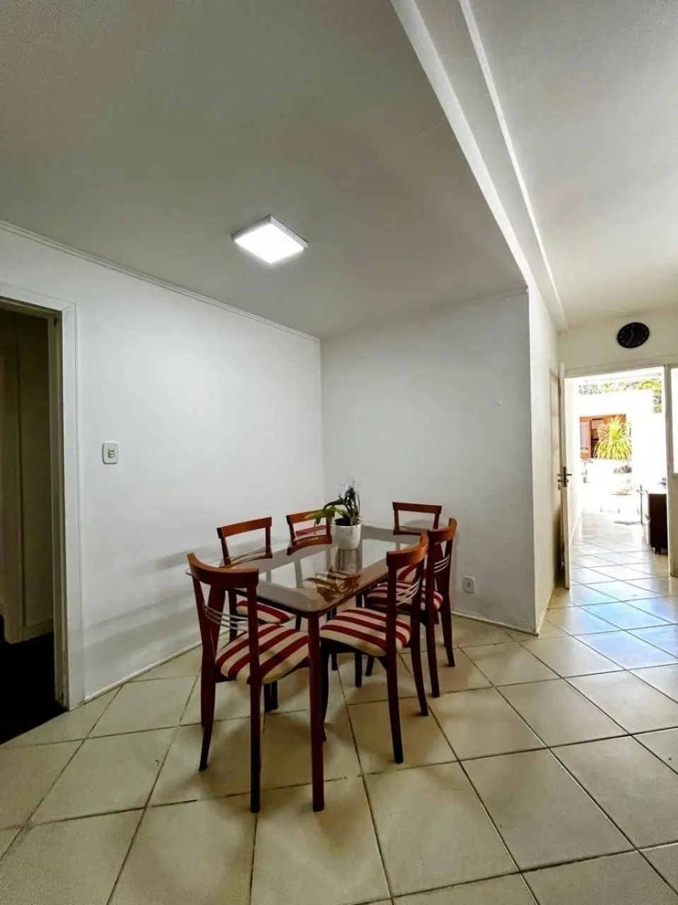 Imagem Casa com 170m², localizada no bairro Vila Ipiranga em Porto Alegre/RS.