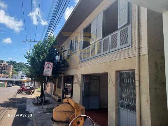 Imagem Casa para Venda em Concórdia, Centro, 3 dormitórios, 2 banheiros, 1 vaga