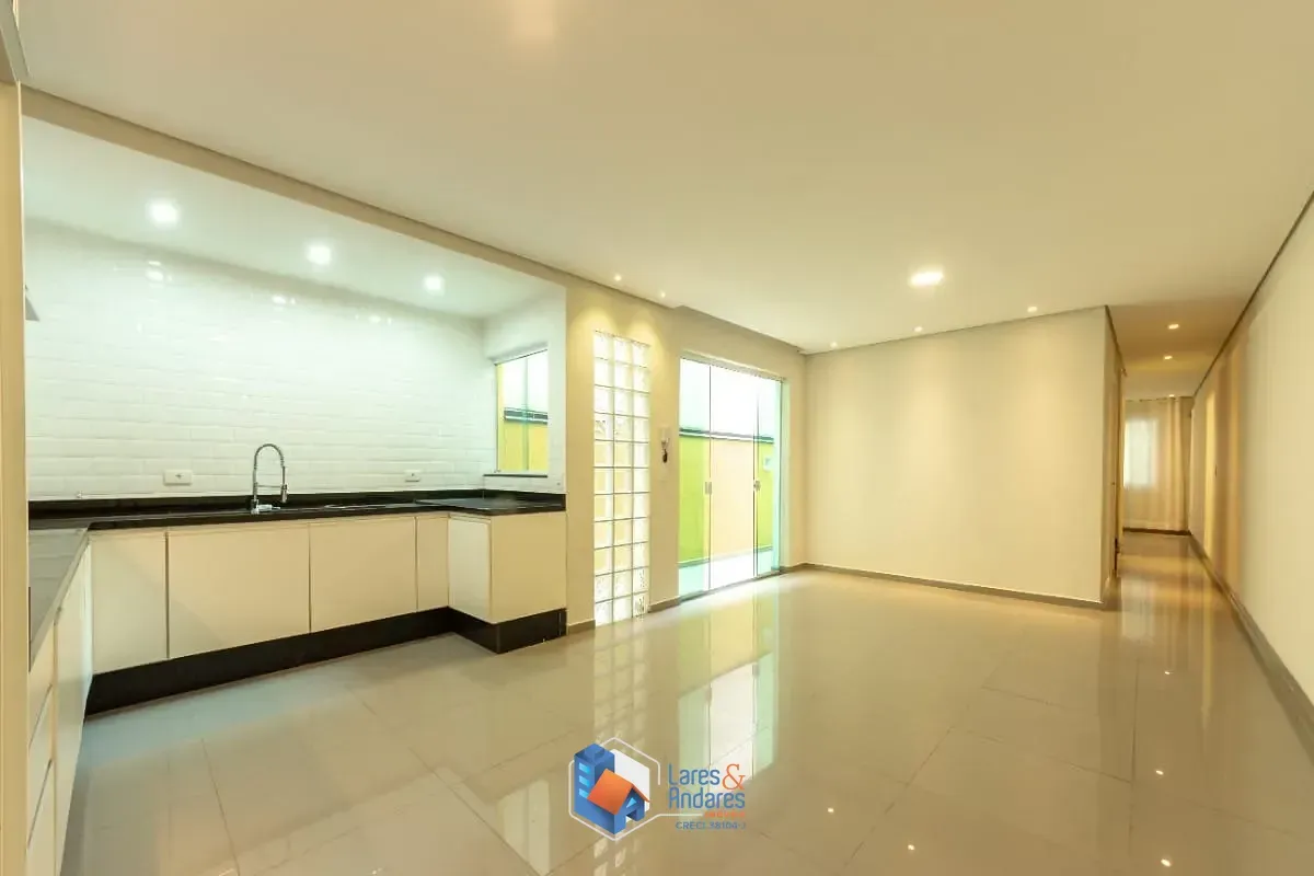 Imagem Sobrado para venda em Vila Palmeiras com 3 quartos, sendo 3 suítes, 240m²