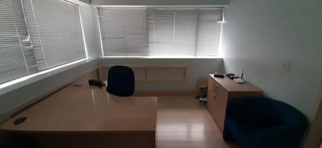 Imagem Sala comercial para Comprar com 1 vaga na Cristóvão Colombo.