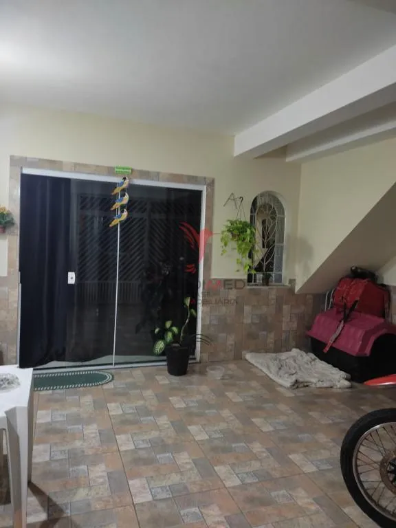 Imagem Casa com 5 Quartos , garagem, sacada e quintal, no Bairro Pedregulho. Guaratinguetá