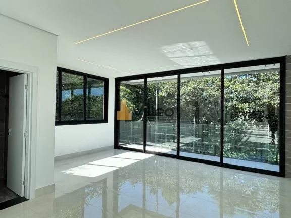 Imagem Imagine-se chegando em casa e sendo envolvido por um jardim exuberante e cuidadosamente planejado, o...