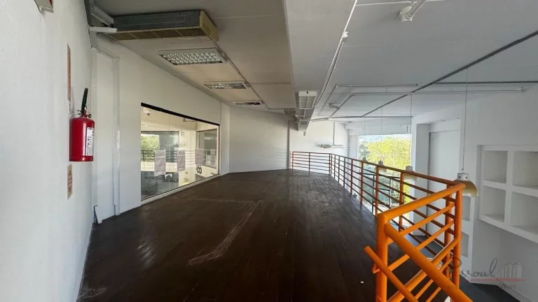 Imagem Sala comercial à venda na SC-401, Florianópolis, com *250 m² de área privativa. O imóvel é ide...