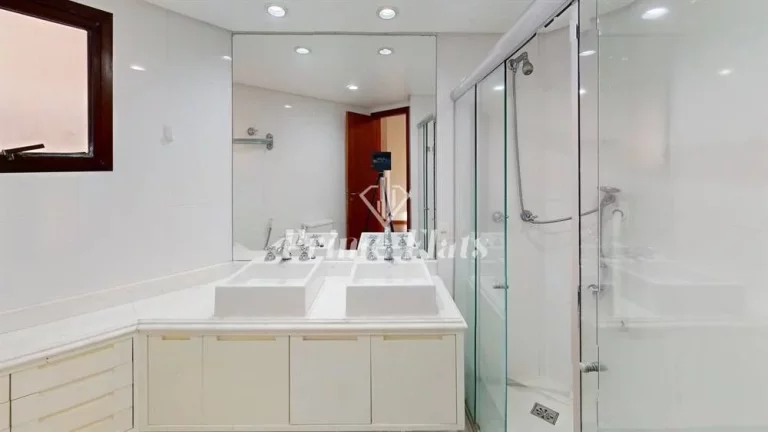Imagem Flat disponível para locação no The Sutton House com 120m², 3 dormitórios e 2 vagas de garagem