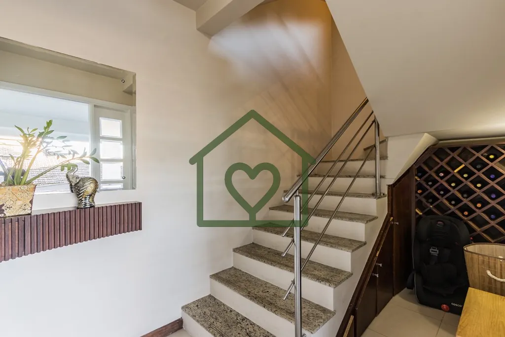 Imagem CASA EM CONDOMÍNIO DE 229m² COM 3 DORMITÓRIOS (1 SUÍTE MASTER), ESPAÇO EXTERNO COM PISCINA, COZ...
