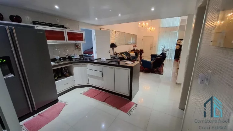 Imagem Casa em condomínio, 05 quartos sendo 04 suítes, 05 vagas, no Bairro Alto em Curitiba PR