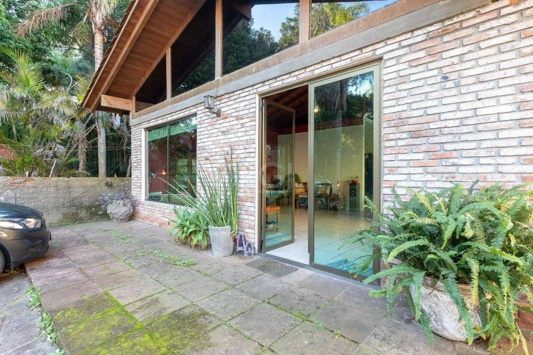 Imagem Casa para Venda - 292.21m², 4 dormitórios, sendo 2 suites, 3 vagas - Tristeza