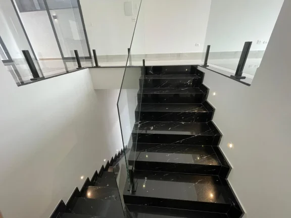 Imagem Casa em Cajamar com 3 Suítes, 4 Vagas e Piscina