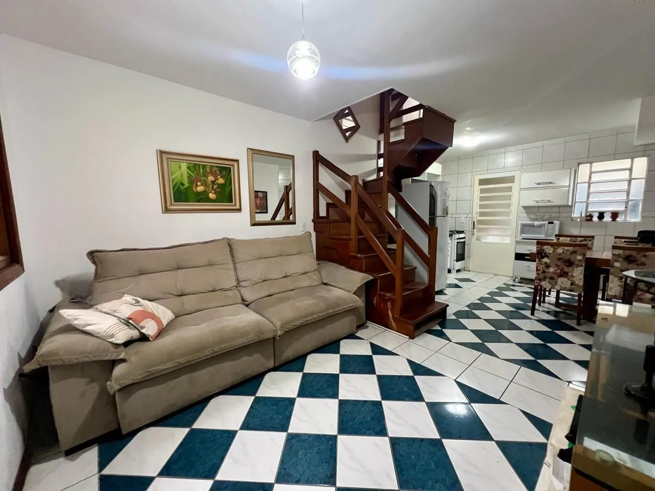 Imagem Casa em condomínio fechado com 94m2, 3 dormitórios no bairro Camaquã.