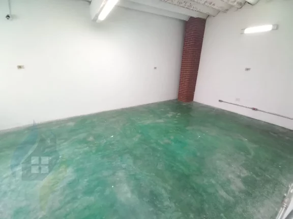Imagem ACEITA TROCA PERMUTA!! Casa de 3 dormitórios sendo 1 suíte, 4 banheiros, 4 vagas, com 327m² em Taboão, São Bernardo do Campo