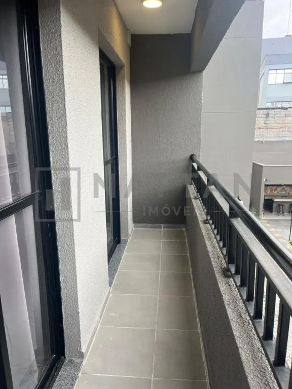 Imagem Apartamento à venda com 1 dormitório, 30 m², varanda e banheiro adaptado