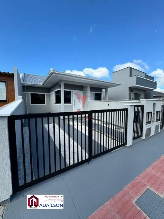 Imagem Casa com 2 Quartos e 1 banheiro à Venda por R$ 375.000, Palhoça -SC Brasil
