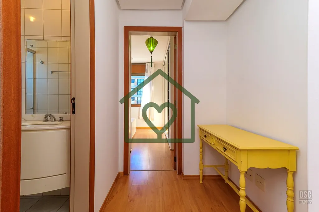 Imagem No bairro Jardim Botânico, na Rua Prof. Cristiano Fischer n° 838, este apartamento com 87,74m² de...