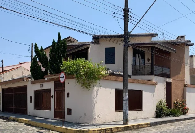 Imagem LUXO, LAZER E SEGURANÇA TOTAL: CASA COMPLETA COM PISCINA POR R$ 1.3 MILHÃO!