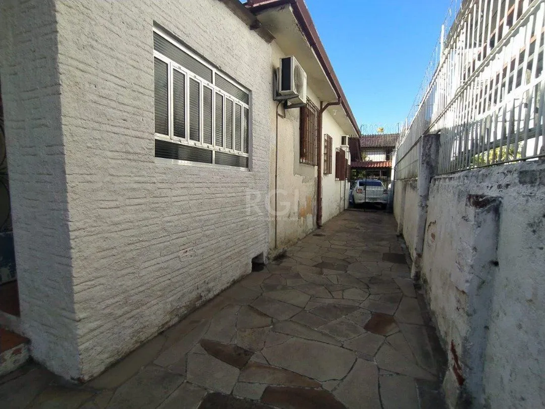 Imagem Casa para Venda - 185m², 3 dormitórios, 5 vagas - Menino Deus
