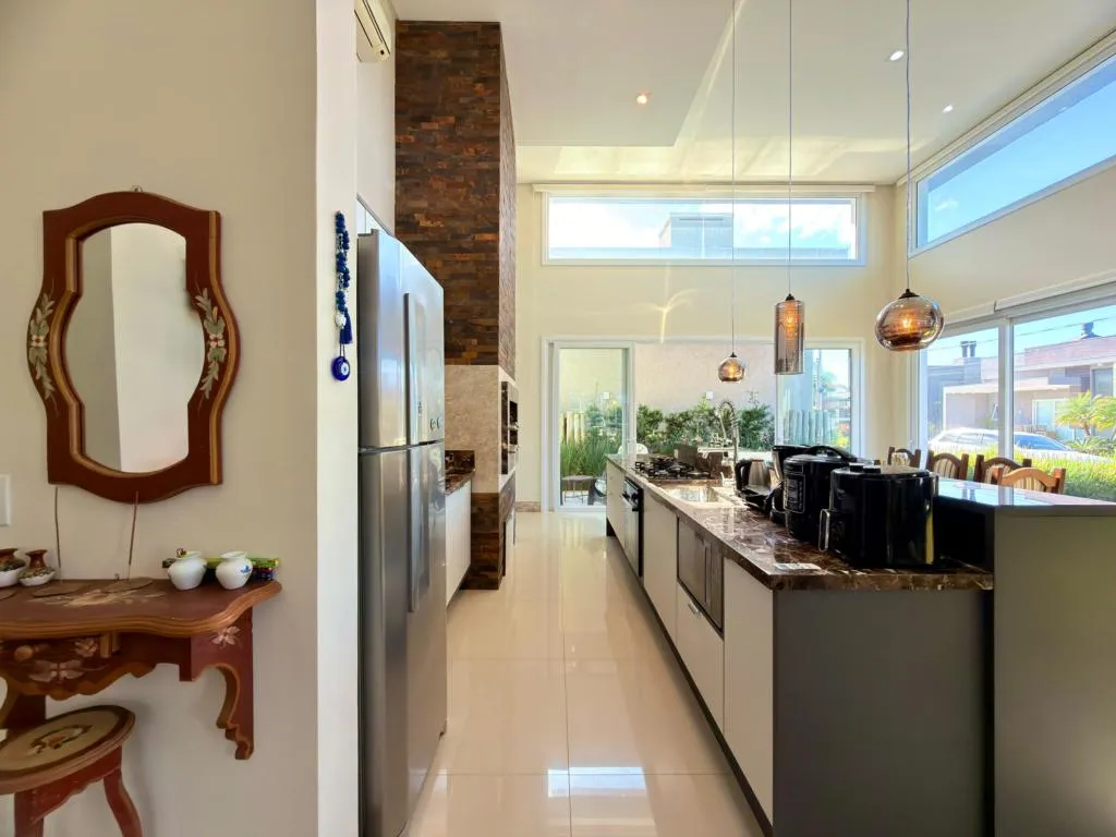 Imagem Casa em Condominio 4 Dormitórios - Bairro --