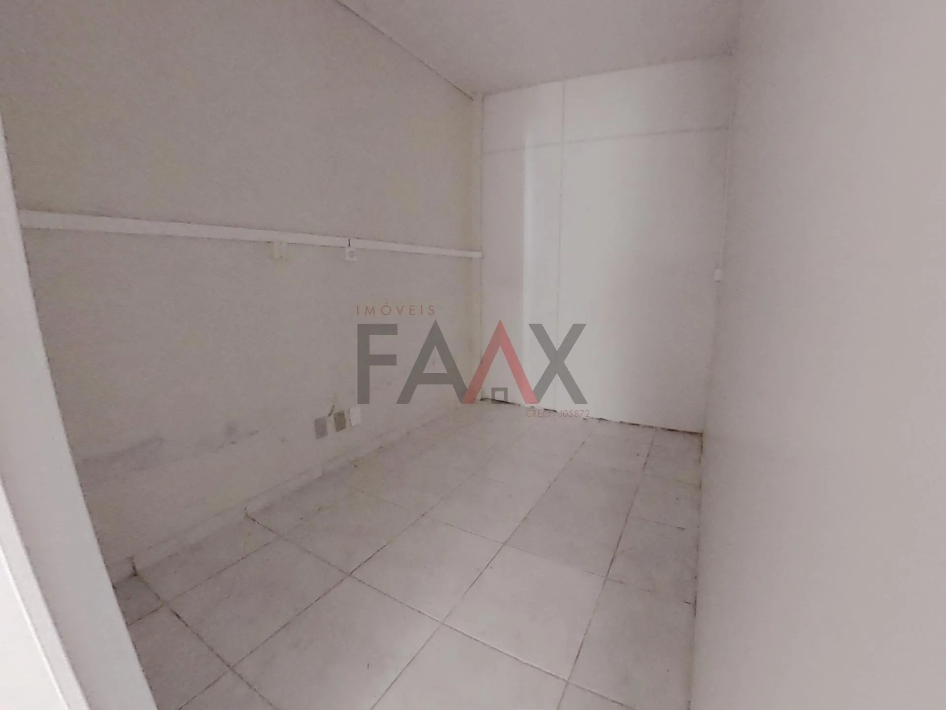 Imagem Sala comercial de próximo ao Hospital São Vicente no centro em Guarapuava - PR